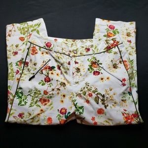 Disney White Floral Capri Pants Size 6